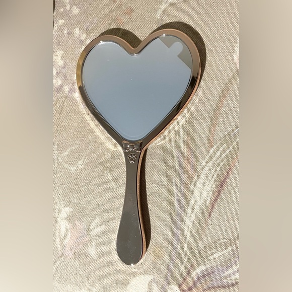 2/$20💕Hand Mirror 4”x 6 1/2” - Picture 4 of 4